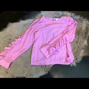 Shirt with slit shoulders and ruffle sleeves